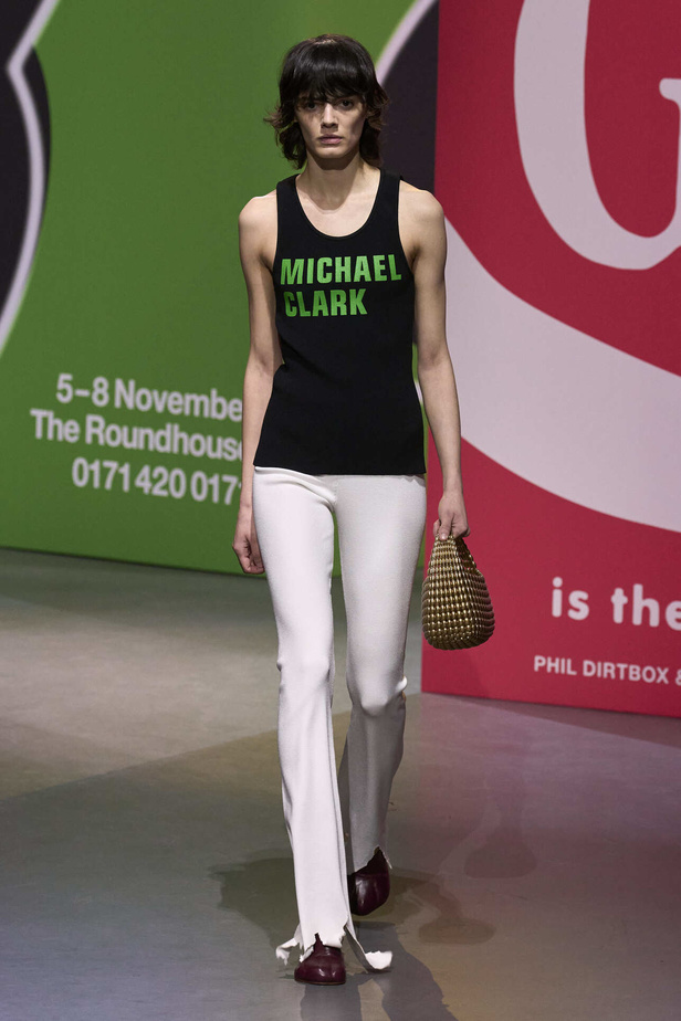 عرض أزياء مجموعة JW Anderson لموسم خريف وشتاء 2023