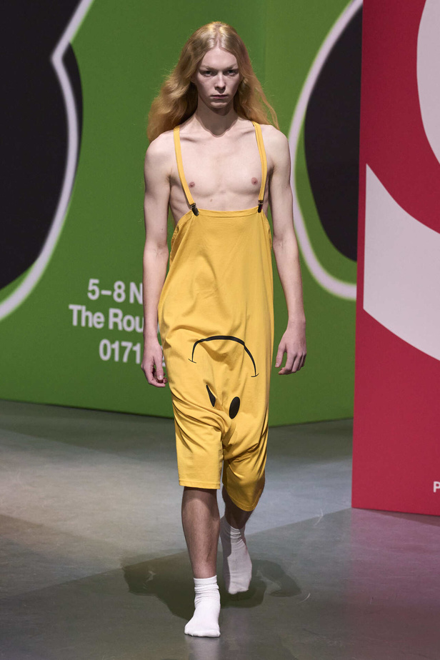 عرض أزياء مجموعة JW Anderson لموسم خريف وشتاء 2023