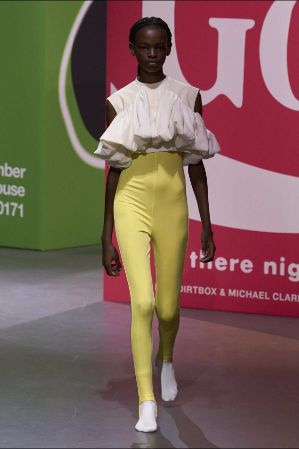 عرض أزياء مجموعة JW Anderson لموسم خريف وشتاء 2023