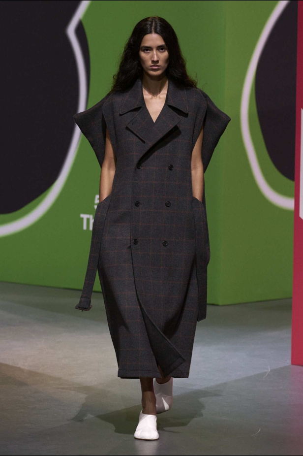 عرض أزياء مجموعة JW Anderson لموسم خريف وشتاء 2023