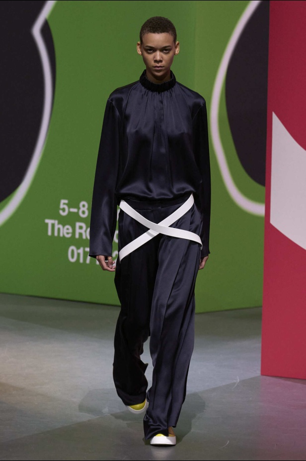 عرض أزياء مجموعة JW Anderson لموسم خريف وشتاء 2023