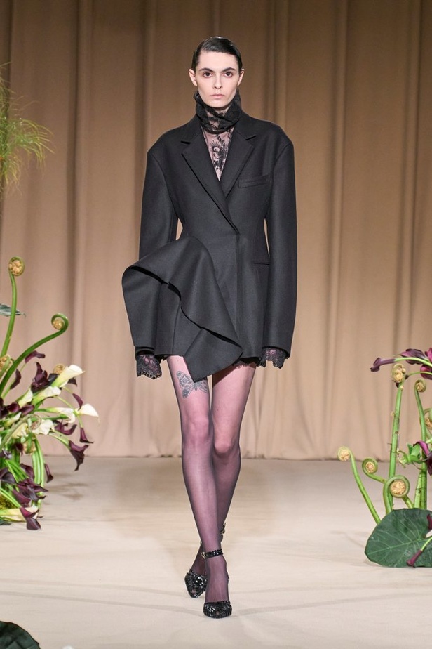 مجموعة دار Jason Wu لخريف وشتاء 2023 - 2024