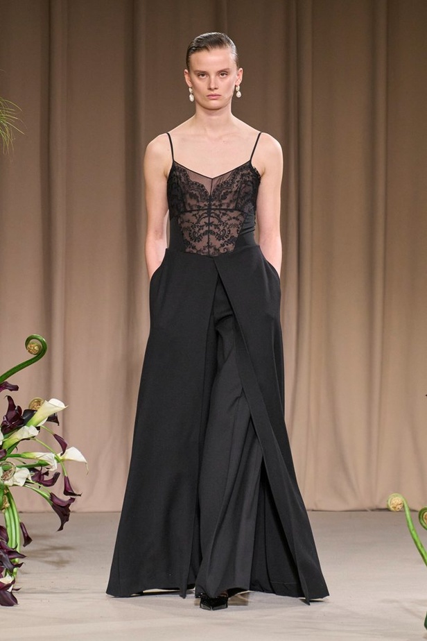 مجموعة دار Jason Wu لخريف وشتاء 2023 - 2024