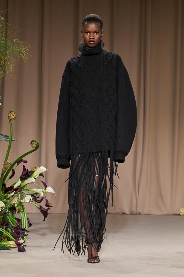 مجموعة دار Jason Wu لخريف وشتاء 2023 - 2024