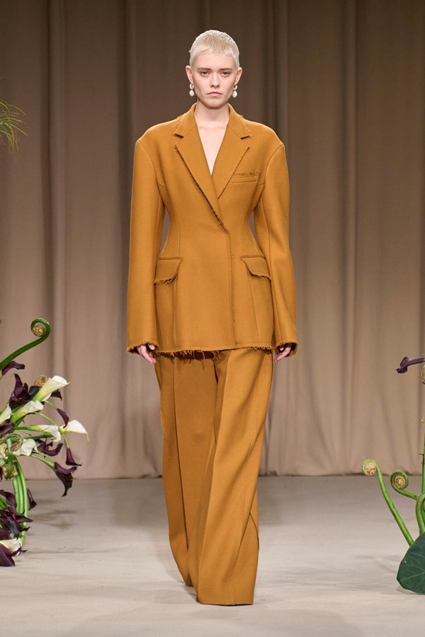 مجموعة دار Jason Wu لخريف وشتاء 2023 - 2024