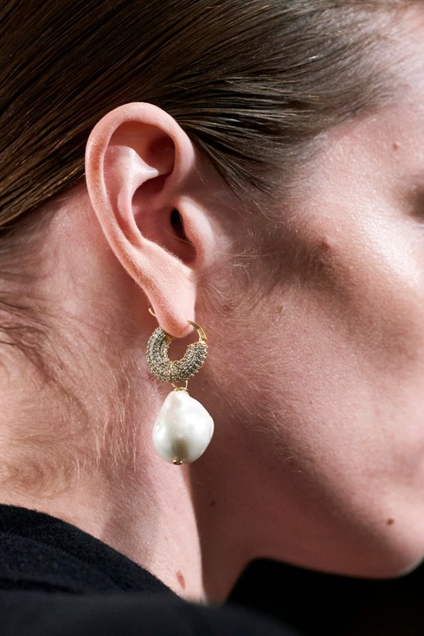 اكسسوارات مجموعة دار Jason Wu لخريف وشتاء 2023 - 2024