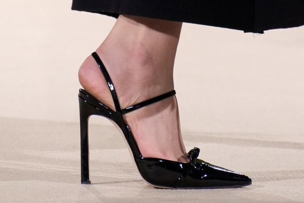 اكسسوارات مجموعة دار Jason Wu لخريف وشتاء 2023 - 2024