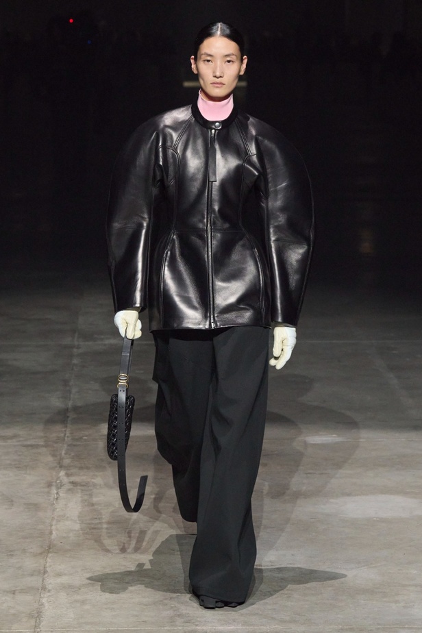 مجموعة Jil Sander عكست تصاميم أكثر جرأة مع الحفاظ على البساطة