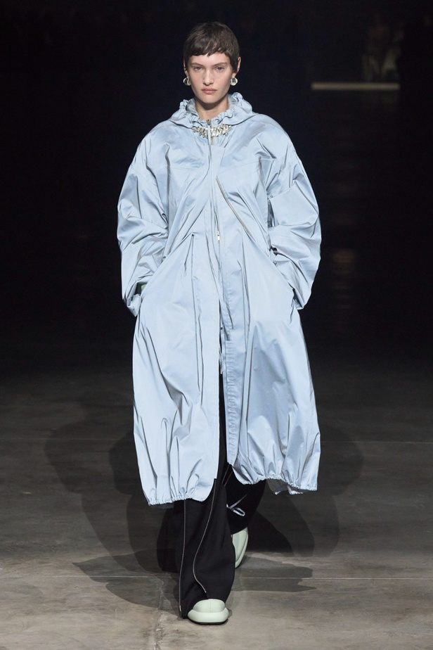 مجموعة Jil Sander عكست تصاميم أكثر جرأة مع الحفاظ على البساطة