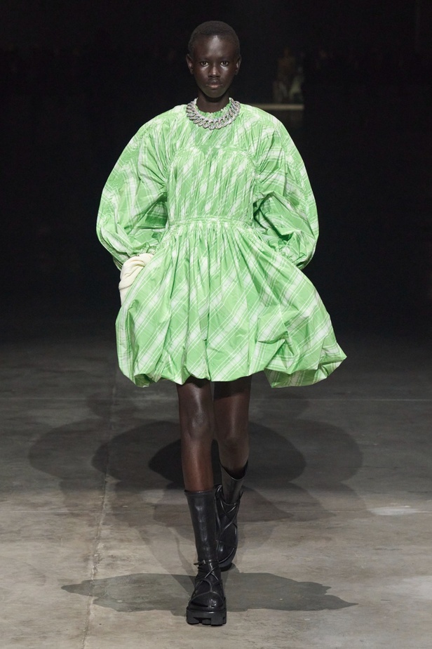 مجموعة Jil Sander عكست تصاميم أكثر جرأة مع الحفاظ على البساطة