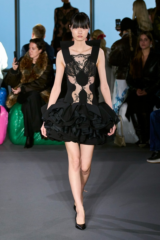 مجموعة Christopher Kane لخريف وشتاء 2023-2024