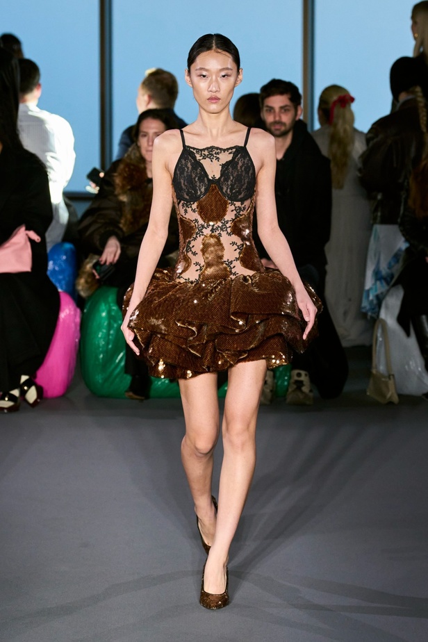 مجموعة Christopher Kane لخريف وشتاء 2023-2024