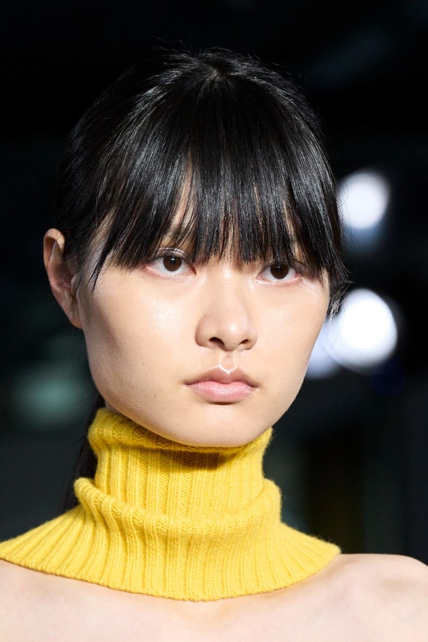 اطلالات جمالية من مجموعة Christopher Kane لخريف وشتاء 2024 