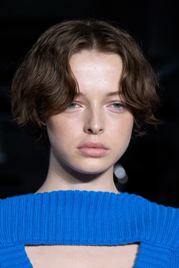 اطلالات جمالية من مجموعة Christopher Kane لخريف وشتاء 2023-2024