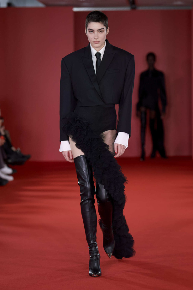 مجموعة David Koma لخريف وشتاء 2024 في لندن