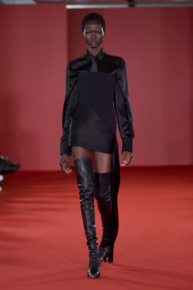 مجموعة David Koma لخريف وشتاء 2024 في لندن