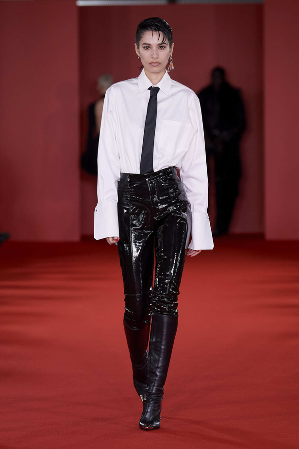 مجموعة David Koma لخريف وشتاء 2024 في لندن