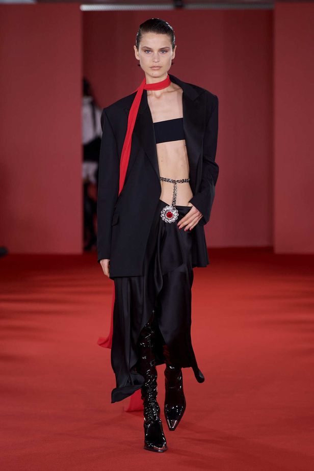 مجموعة David Koma لخريف وشتاء 2024 في لندن