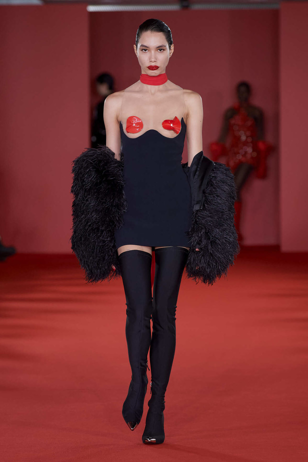 مجموعة David Koma لخريف وشتاء 2024 في لندن