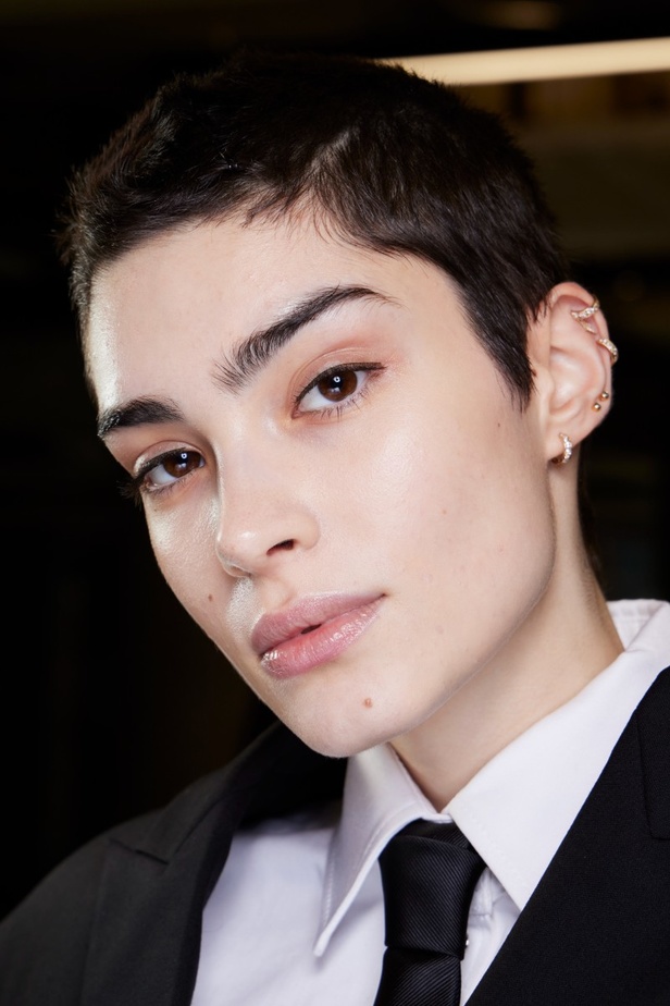 اطلالات جمالية من مجموعة David Koma لخريف وشتاء 2024 