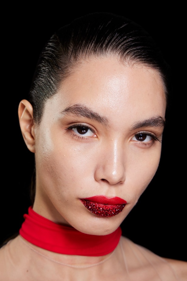 اطلالات جمالية من مجموعة David Koma لخريف وشتاء 2024 