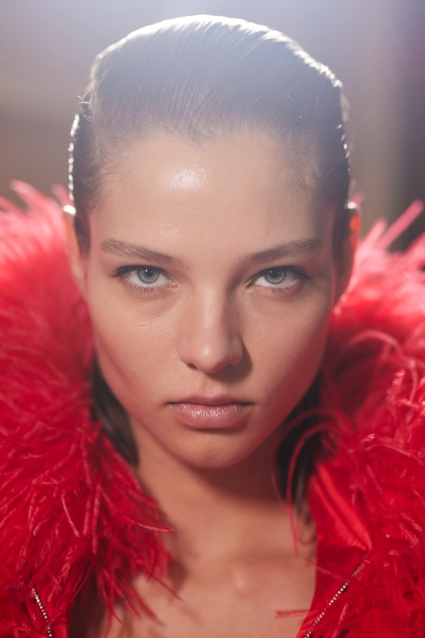 اطلالات جمالية من مجموعة David Koma لخريف وشتاء 2024 