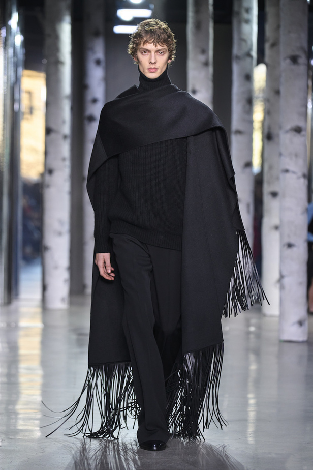 من مجموعة مايكل كورس لموسم خريف وشتاء 2023