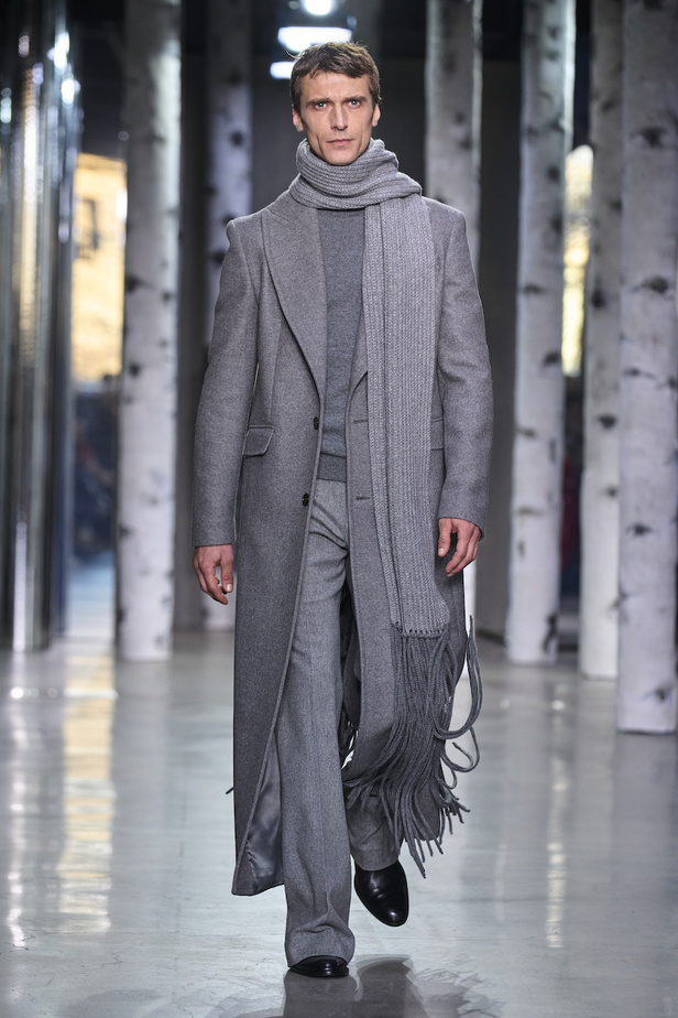 من مجموعة مايكل كورس لموسم خريف وشتاء 2023