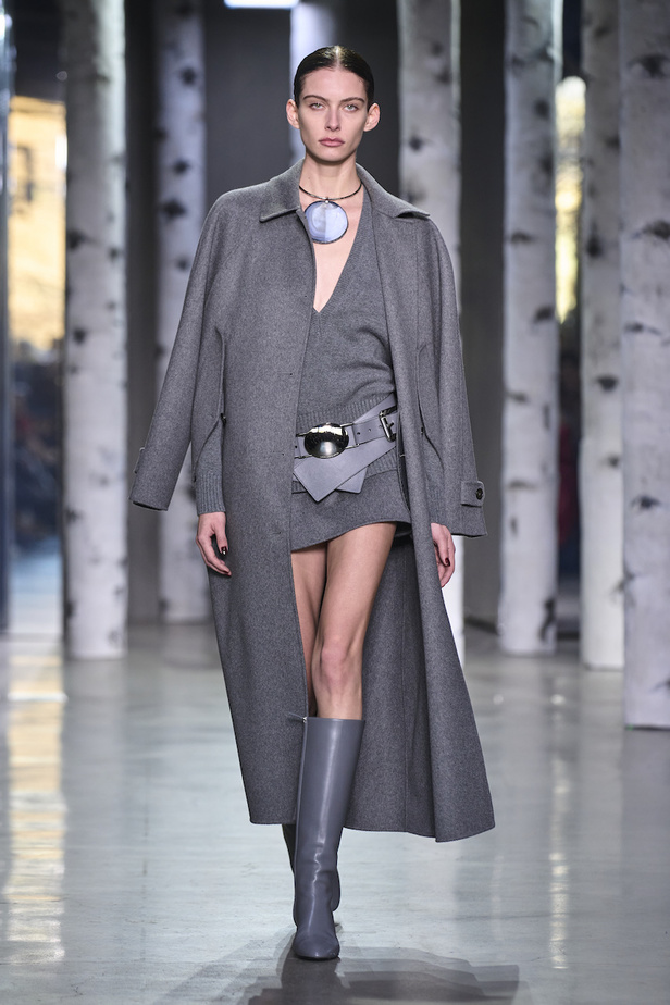 من مجموعة مايكل كورس لموسم خريف وشتاء 2023