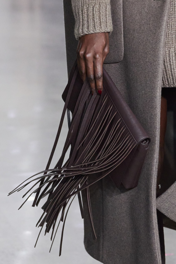 اكسسوارات مجموعة مايكل كورس لموسم خريف وشتاء 2023