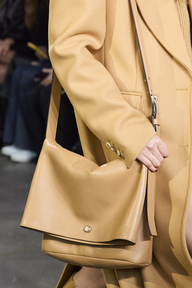 اكسسوارات مجموعة مايكل كورس لموسم خريف وشتاء 2023