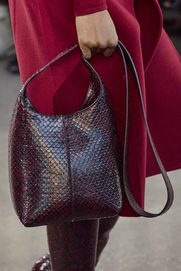 اكسسوارات مجموعة مايكل كورس لموسم خريف وشتاء 2023