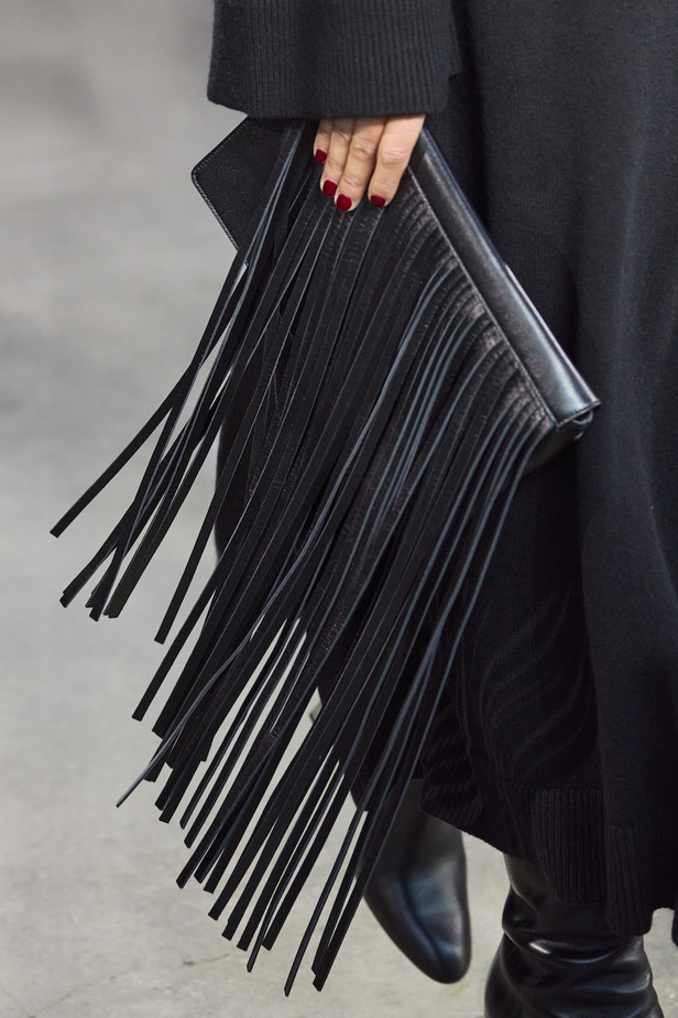 اكسسوارات مجموعة مايكل كورس لموسم خريف وشتاء 2023