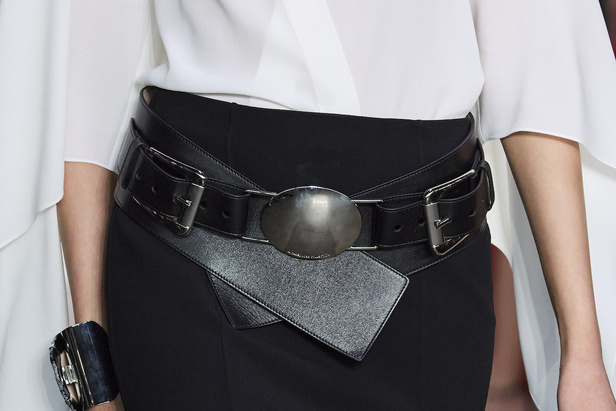 اكسسوارات مجموعة مايكل كورس لموسم خريف وشتاء 2023