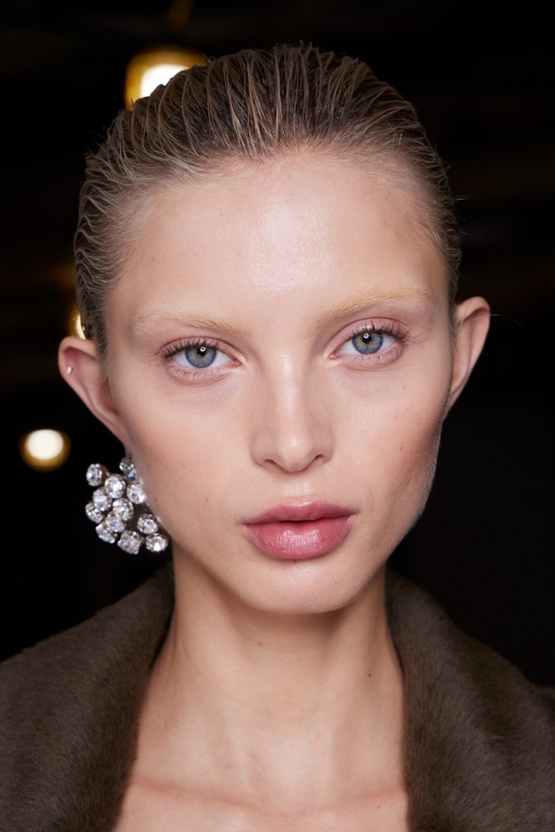 اطلالات جمالية من مجموعة براندون ماكسويل لخريف وشتاء 2023-2024 