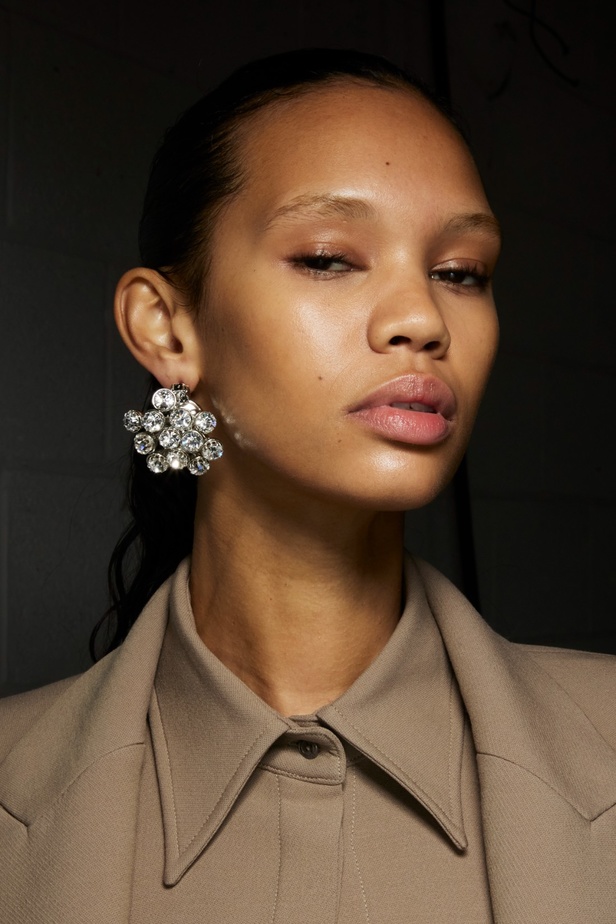 اكسسوارات من مجموعة براندون ماكسويل لخريف وشتاء 2023-2024