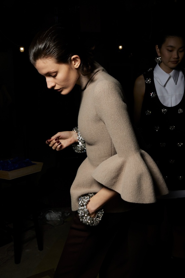 من كواليس مجموعة براندون ماكسويل لخريف وشتاء 2023-2024