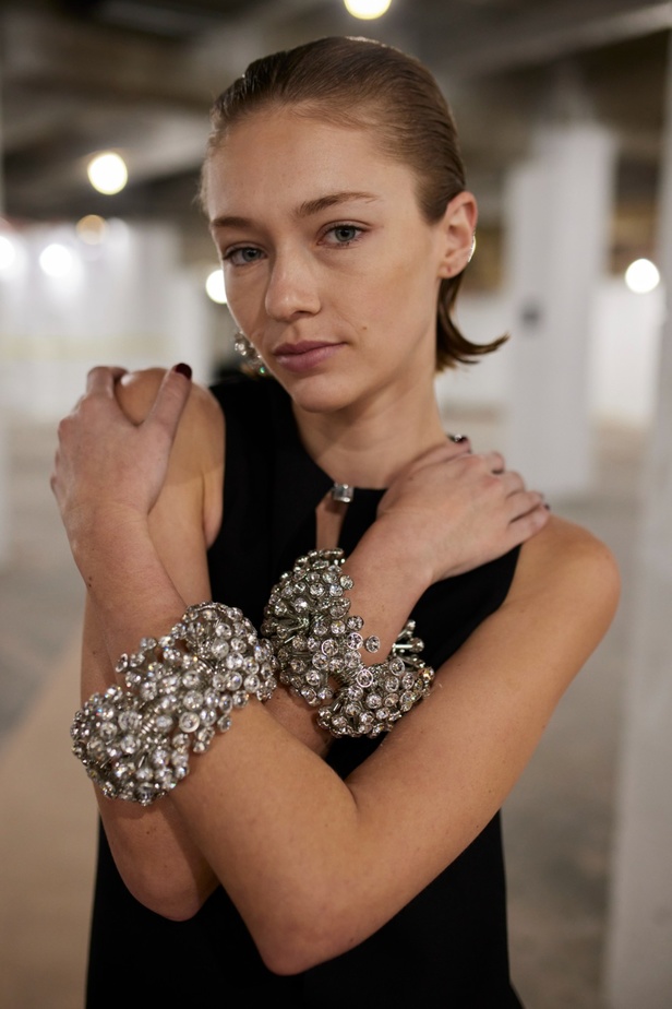 اكسسوارات من مجموعة براندون ماكسويل لخريف وشتاء 2023-2024