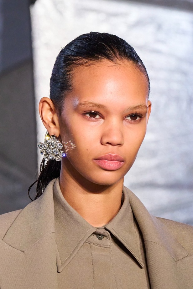 اطلالات جمالية من مجموعة براندون ماكسويل لخريف وشتاء 2023-2024 