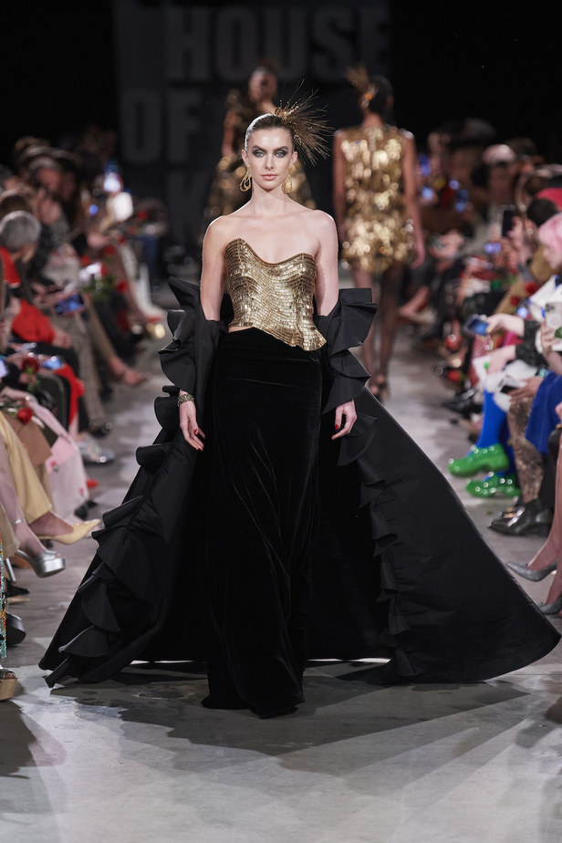 من مجموعة نعيم خان لموسم خريف وشتاء 2023-2024