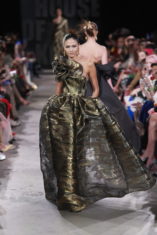 من مجموعة نعيم خان لموسم خريف وشتاء 2023-2024