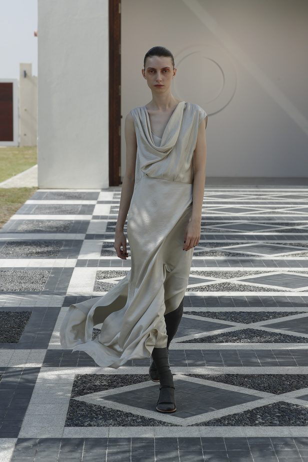 من مجموعة Noon By Noor لخريف وشتاء 2023 - 2024