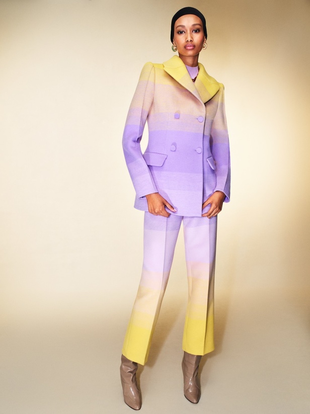 مجموعة أوسكار دي لا رنتا لخريف 2023 تعكس رؤية الدار وإبداعها 