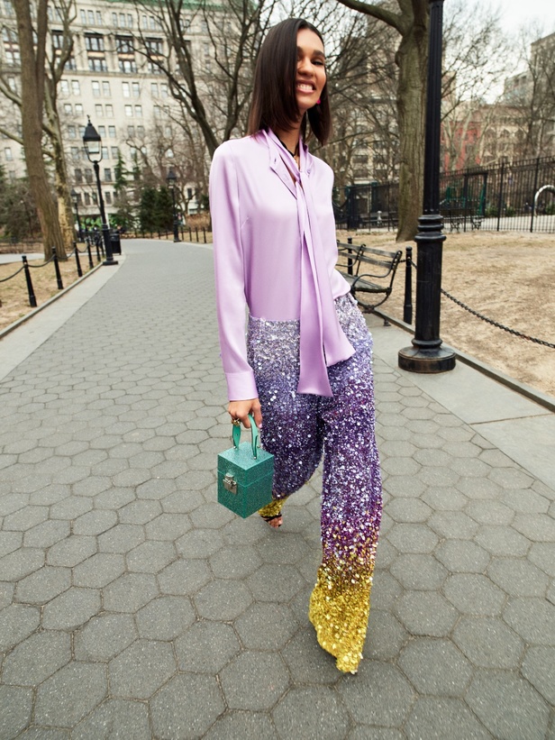 مجموعة أوسكار دي لا رنتا لخريف 2023 تعكس رؤية الدار وإبداعها 