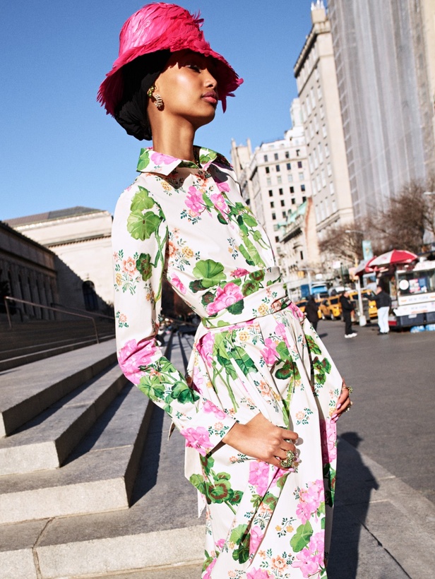 مجموعة أوسكار دي لا رنتا لخريف 2023 تعكس رؤية الدار وإبداعها 