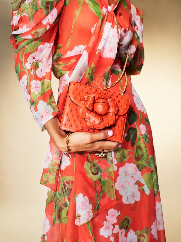 مجموعة أوسكار دي لا رنتا لخريف 2023 تعكس رؤية الدار وإبداعها 