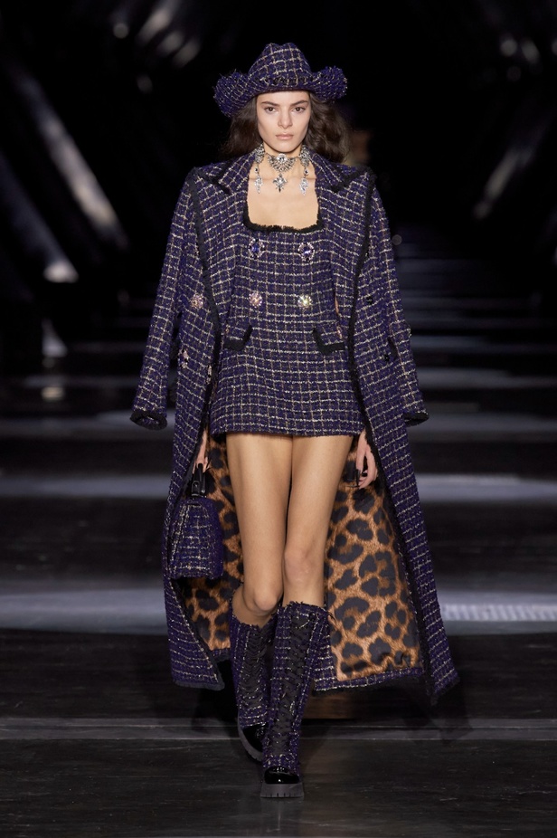 Philipp Plein يعود إلى ميلان بمجموعة خريف وشتاء 2023-2024 بعنوان Chrome Cowboy