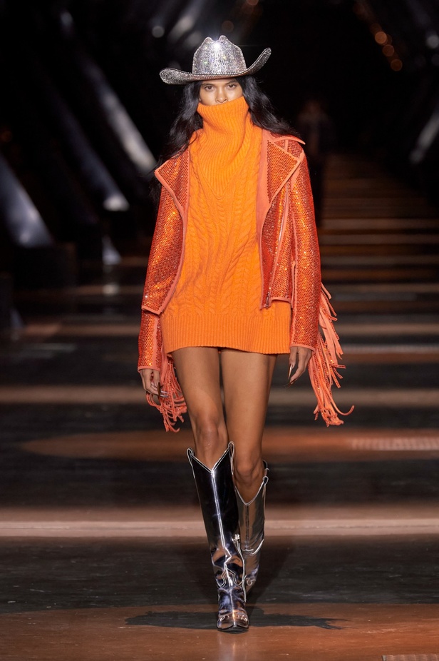 Philipp Plein يعود إلى ميلان بمجموعة خريف وشتاء 2023-2024 بعنوان Chrome Cowboy