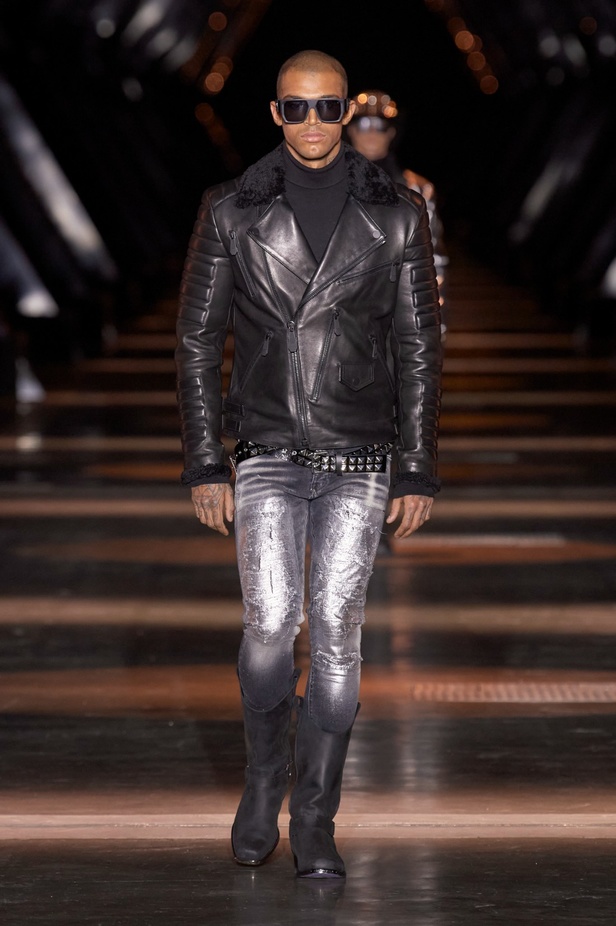 Philipp Plein يعود إلى ميلان بمجموعة خريف وشتاء 2023-2024 بعنوان Chrome Cowboy
