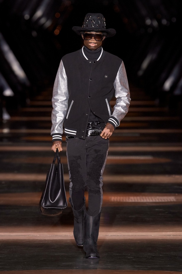 Philipp Plein يعود إلى ميلان بمجموعة خريف وشتاء 2023-2024 بعنوان Chrome Cowboy